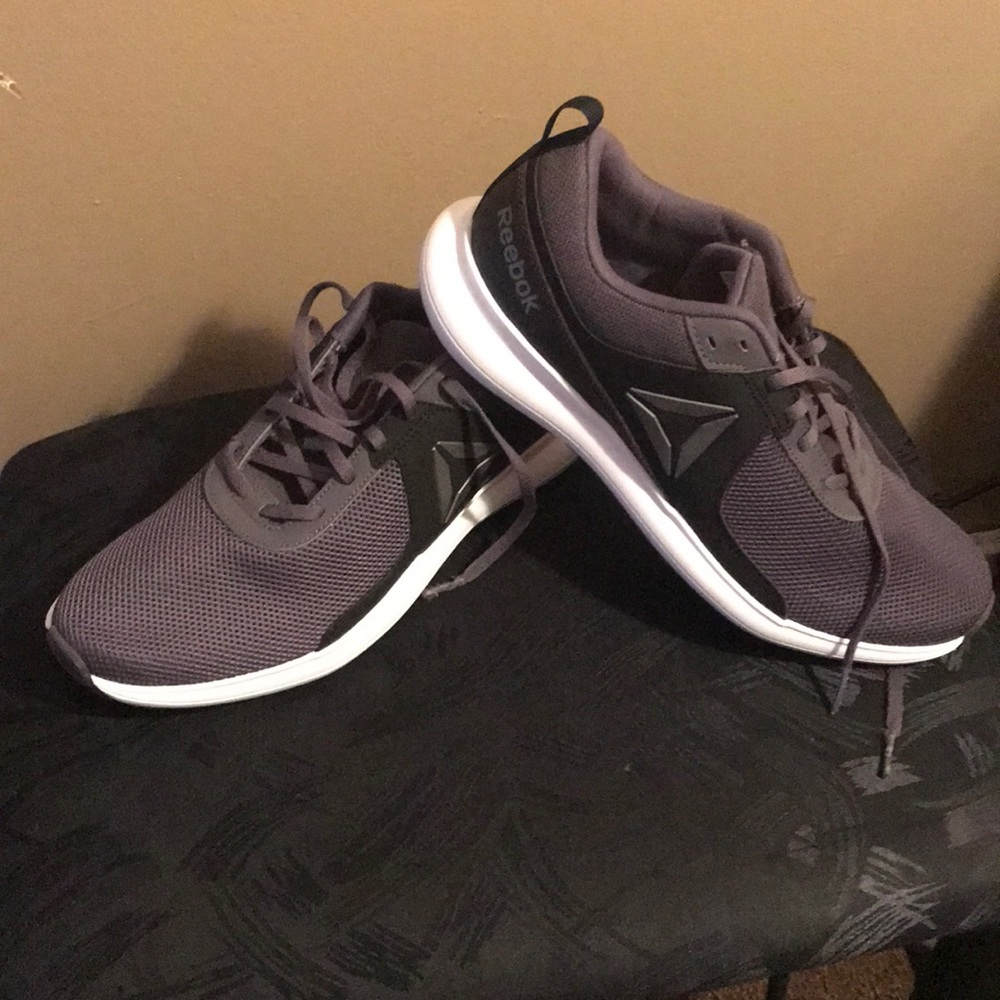 Men’s size 9 Reebok’s